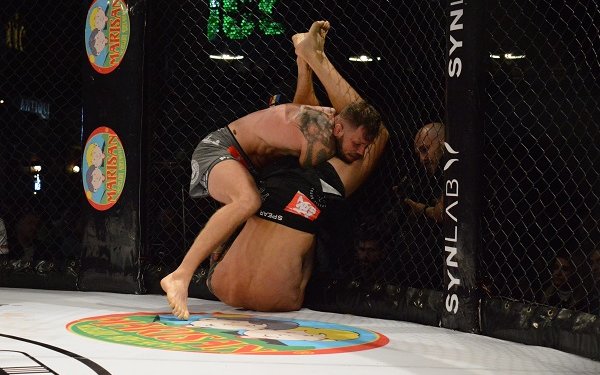 BRAVE CF 28: Brewin taps out “Magic Man” in first-round domination