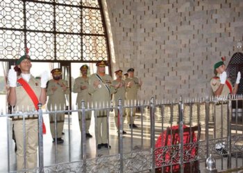 Army Chief pays glowing tribute to Founder of Pakistan