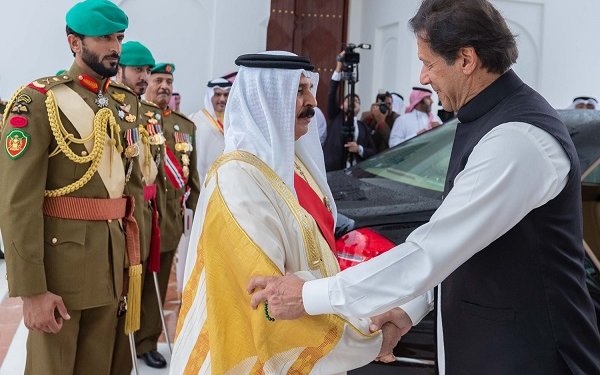 Bahrain-Pakistan explores avenues of further co-operation, inks MoUs