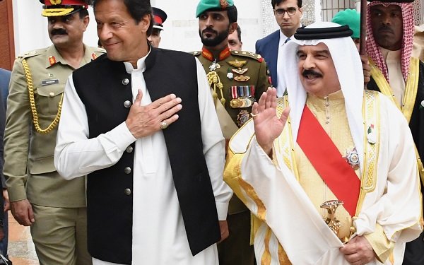 PM Imran Khan extends invitations to HM King, HRH PM, HRH Crown Prince