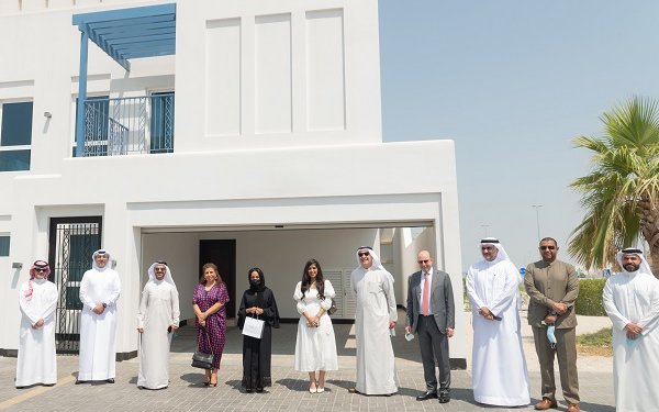 Al Salam Bank hands over Deerat Al Oyoun villa