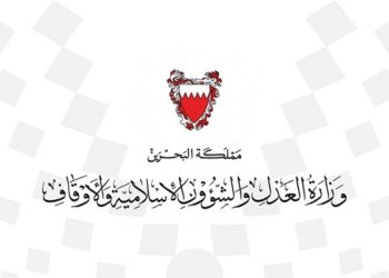 Bahrain halts prayers at mosques