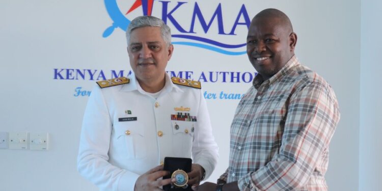 Commander CTF 150 and Kenya’s key military, civilian officials discuss cooperation